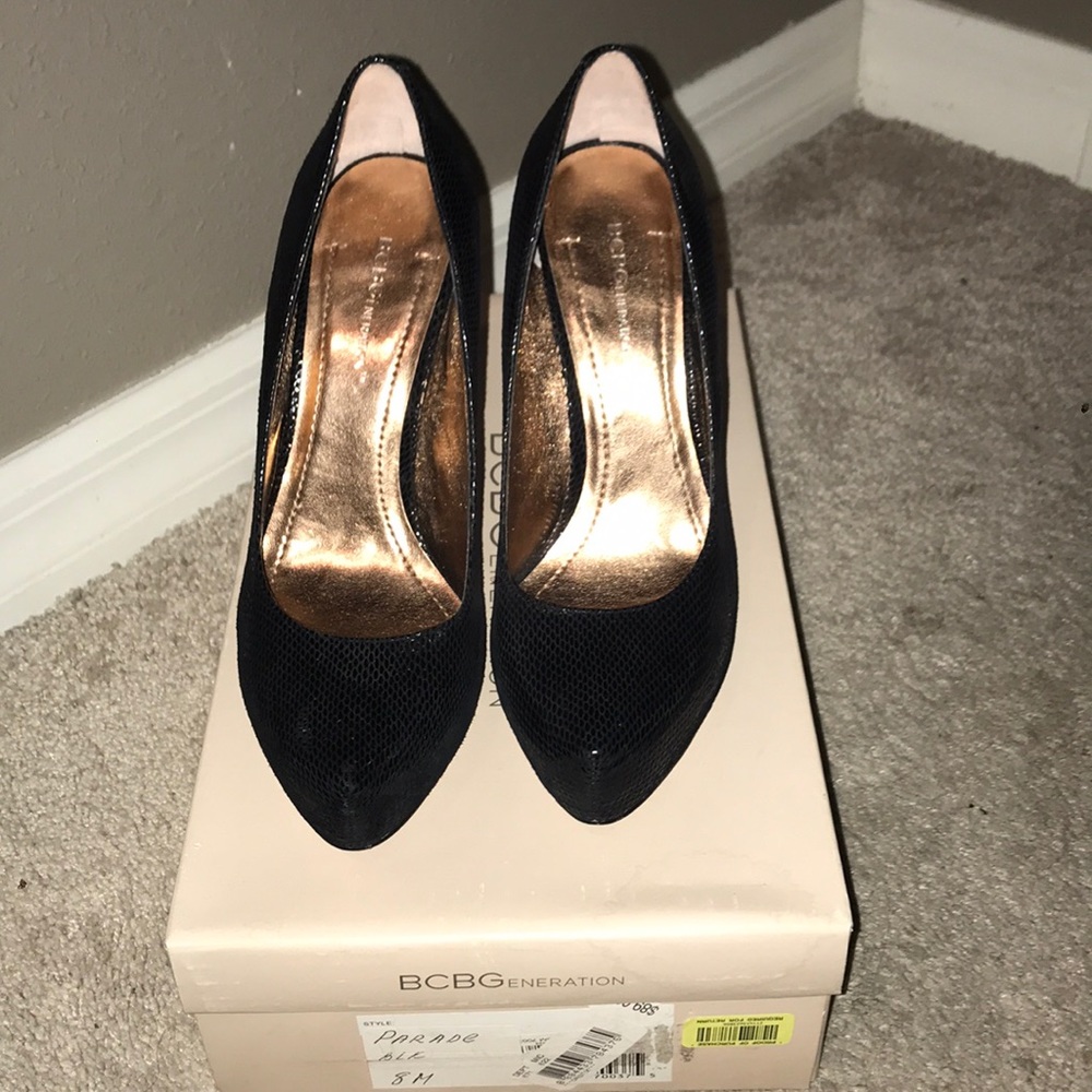 BCBG Black Parade Pumps- Barely worn sz 8